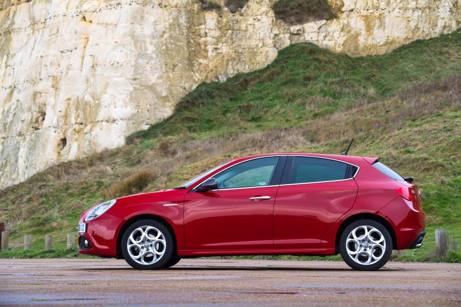  Alfa Romeo Giulietta 2016 года  (UK) (фото 36 из 44)